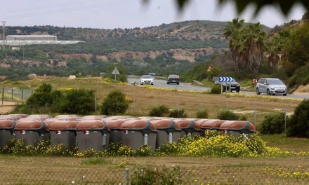 La falta de un camión para recoger la basura en Mazarrón impide desplegar los nuevos contenedores