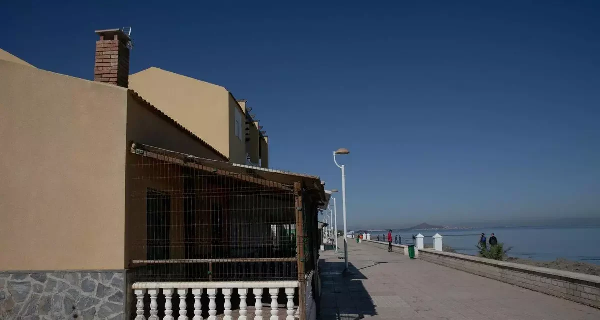 Más de 500 casas de la Región están ubicadas en zona de dominio público marítimo terrestre