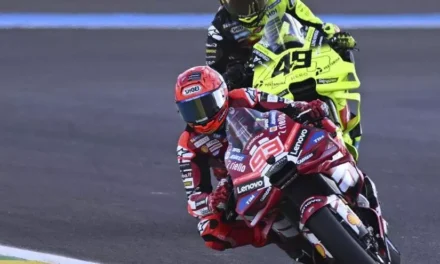 Pedro Acosta sigue líder pese a ser solo noveno en la carrera al sprint de Brasil