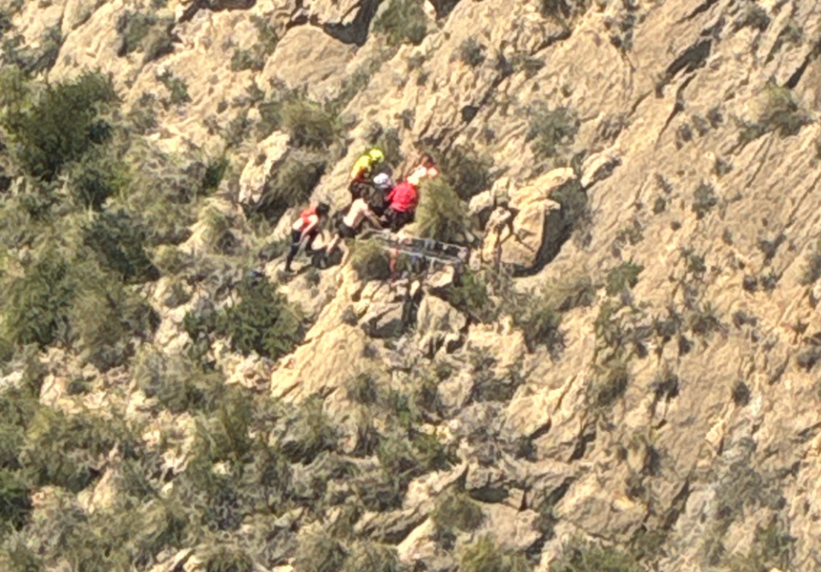 Bomberos del Consorcio rescatan a senderista accidentado en Sierra de las Moreras, Mazarrón.