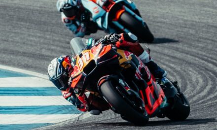 Acosta sale líder de Tailandia tras ser segundo en la carrera principal