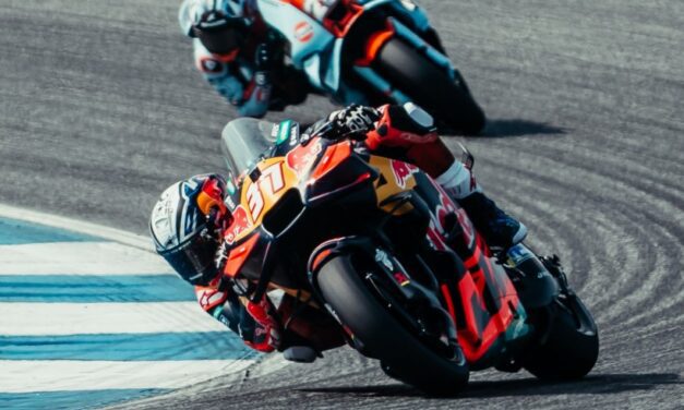 Acosta sale líder de Tailandia tras ser segundo en la carrera principal