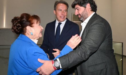 López Miras destaca que la nueva edición del programa ‘Cercanos’ de la Comunidad beneficiará a más de 15.000 personas mayores