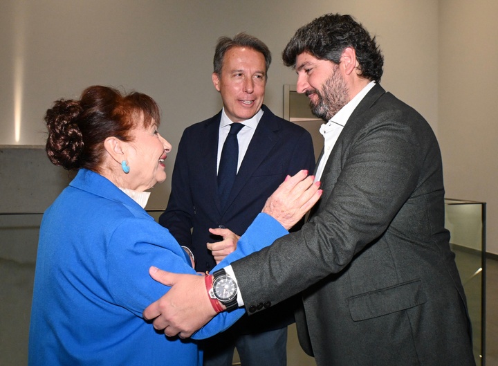 López Miras destaca que la nueva edición del programa ‘Cercanos’ de la Comunidad beneficiará a más de 15.000 personas mayores