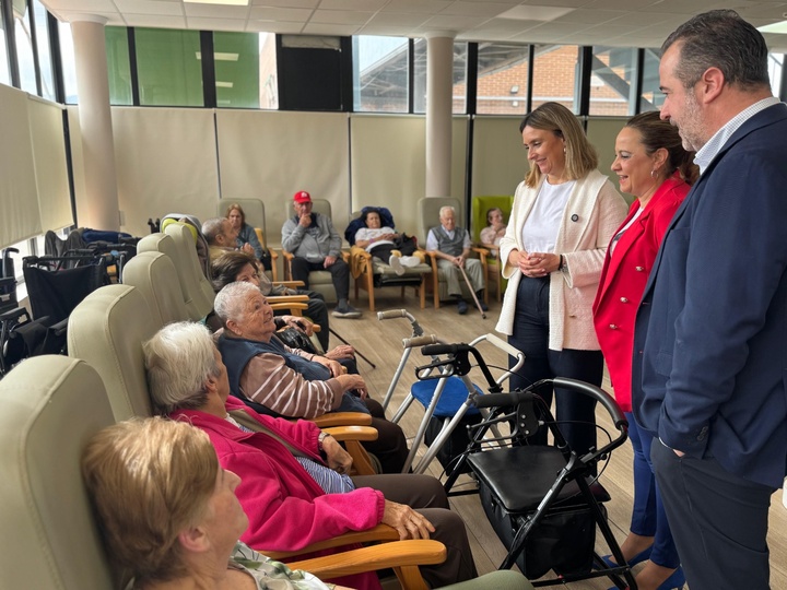 El plan ‘Más que un Hogar’ adapta un centenar de residencias y centros de día a las necesidades de las personas mayores