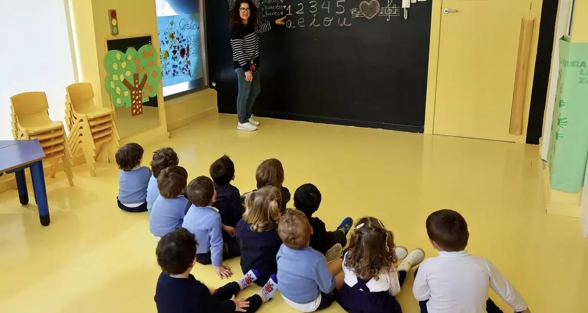 Escuelas infantiles al límite: el Gobierno regional no paga las ayudas para aulas de 2-3 años desde febrero
