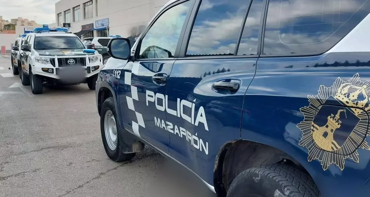 Muere un joven al tirarse de cabeza al mar en una zona del puerto de Mazarrón donde está prohibido bañarse