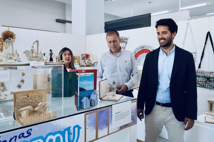 a Biblioteca Regional acoge la exposición ‘Un Mundo de Papel’