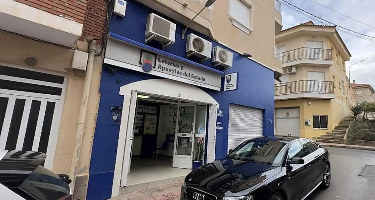 La administración de la calle Larga de Mazarrón vuelve a repartir suerte con el sorteo de la Primitiva
