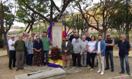 El partido socialista de Mazarrón organizó un acto en recuerdo de las victimas asesinadas en el campo de concentración de Mathaussen.