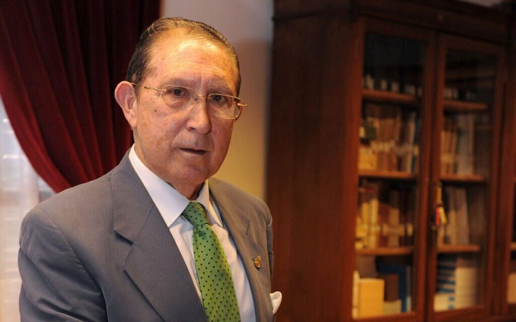 El Dr. Carlos Ferrándiz Araujo es una figura polifacética de la Región de Murcia