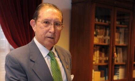 El Dr. Carlos Ferrándiz Araujo es una figura polifacética de la Región de Murcia