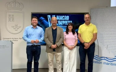 Cientos de buzos se lanzan a limpiar los fondos marinos