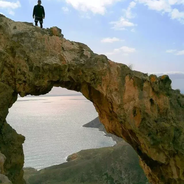 El arco escondido de Cabo Tiñoso: una ruta desde La Azohía hasta una de las formaciones más singulares de Cartagena