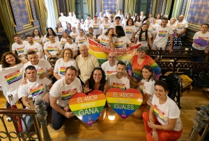 Pedro Chico, Tomasa Ruiz y Tony Méndez recibieron un homenaje por su trayectoria y su contribución a la visibilización del colectivo LGTBIQ+ en el municipio