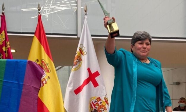 Tomasa Ruiz González, conocida cariñosamente por todos en el municipio como «Tomi». Es, sin duda, una de las figuras más activas, polifacéticas y queridas en el tejido asociativo y social de Mazarrón