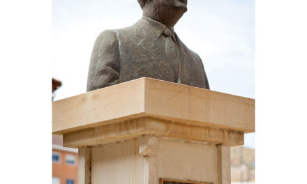 La Plaza del Alcalde Juan Paredes se encuentra en el casco urbano de Mazarrón,