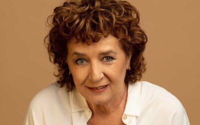 Beatriz Carvajal (cuyo nombre real es Beatriz Pla Navarro) nació en Madrid el 24 de diciembre de 1949, pero su madre nació en el Puerto de Mazarrón
