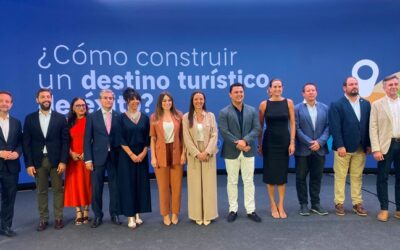 La Región reúne a profesionales del sector para analizar el papel estratégico del turismo como motor del desarrollo económico y social