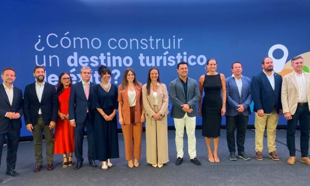 La Región reúne a profesionales del sector para analizar el papel estratégico del turismo como motor del desarrollo económico y social