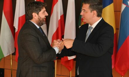 López Miras traslada al comisario de Transportes la necesidad de acelerar el Corredor Mediterráneo: «Está lastrando nuestro crecimiento»