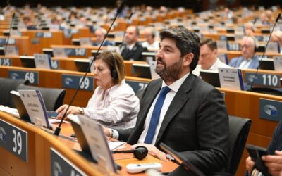 López Miras pide a Bruselas «pasar del diagnóstico a la acción» ante el problema de la vivienda
