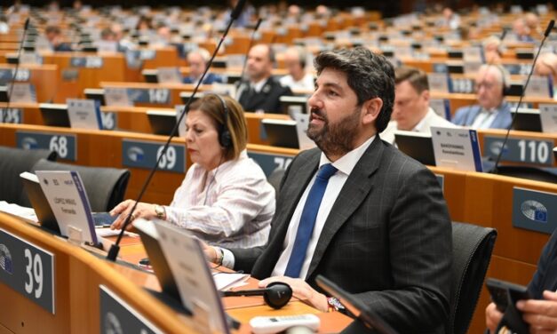 López Miras pide a Bruselas «pasar del diagnóstico a la acción» ante el problema de la vivienda