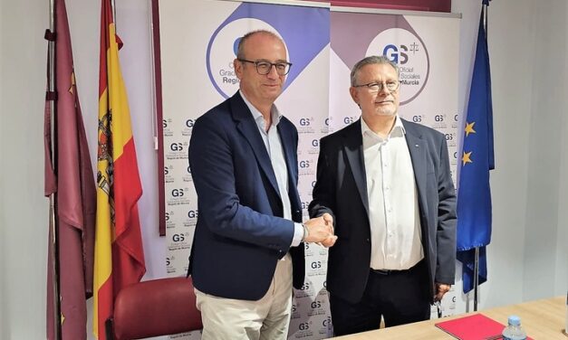 Educación firma un convenio con el Colegio Oficial de Graduados Sociales para que los alumnos de FP realicen prácticas formativas
