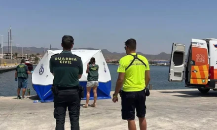 Investigan la aparición de un cadáver en alta mar en aguas de Mazarrón