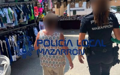 El pasado domingo, agentes de Policía Local Mazarrón identificaron a varias personas como presuntas autoras de hurtos mediante la modalidad conocida como “carteristas» en el interior del mercadillo de #puertodemazarron