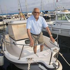 Agustín López Cano, ‘El Rapao’, fue buzo, salvó 105 vidas y entabló amistad con una gaviota: «Ya solo hablo con las gallinas»