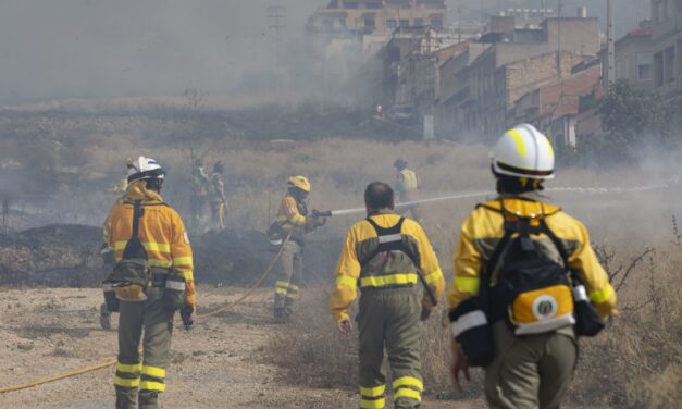 Los bomberos forestales de la Región desconvocan la huelga tras el acuerdo para mejorar un 30% el salario