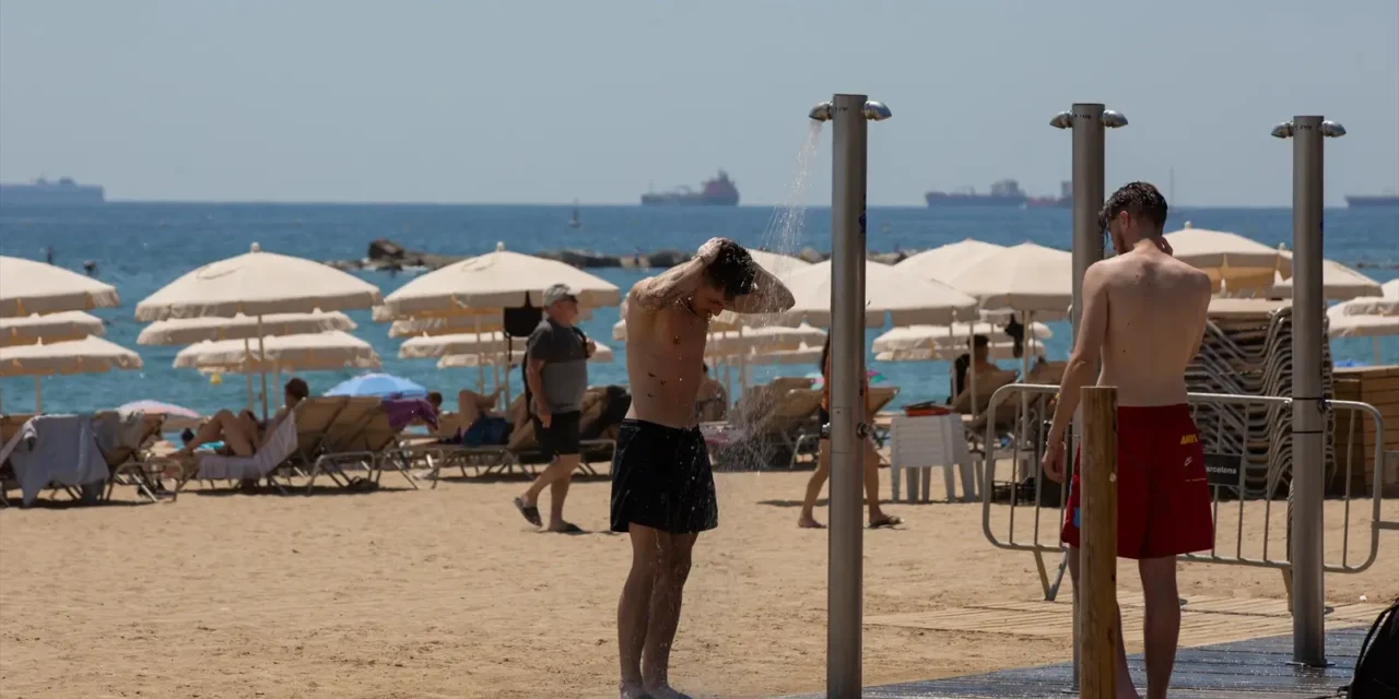 Ducharse con gel y champú en la playa puede ocasionar una multa de 750 euros