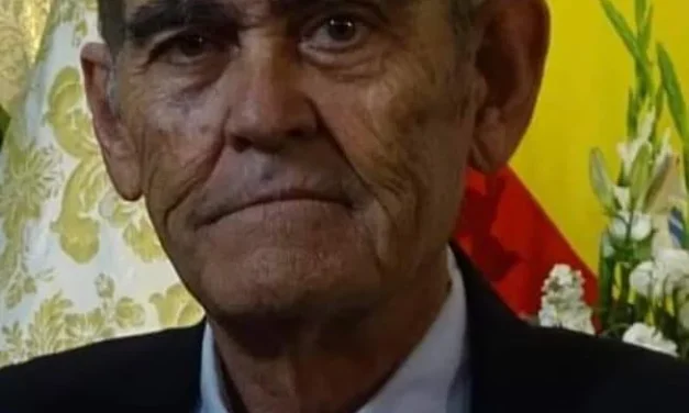 ¡Qué estampa tan auténtica y puramente murciana! Esa anécdota es fantástica porque refleja a la perfección la esencia de la hospitalidad de la Región de Murcia: la combinación de la radioafición con la buena gastronomía y el calor de su gente.