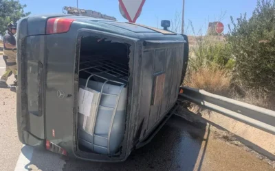 Huye tras estrellarse en Mazarrón con una furgoneta cargada de litros de gasolina destinados al abastecimiento de narcolanchas