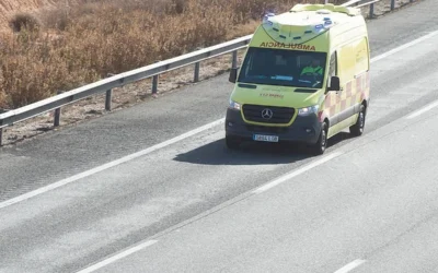 Un muerto y dos heridos al estrellarse un coche contra una valla en Mazarrón