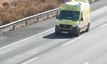 Un muerto y dos heridos al estrellarse un coche contra una valla en Mazarrón