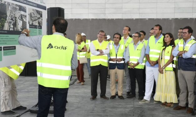 El ministro Puente anuncia que las obras del AVE entre Murcia y Almería terminarán a finales de este 2026