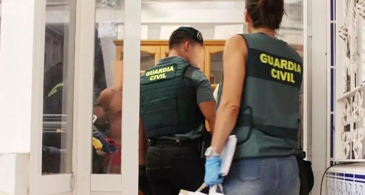 Arrestado un traficante por amenazar con una pistola a sus vecinos en una urbanización de Mazarrón