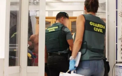 Arrestado un traficante por amenazar con una pistola a sus vecinos en una urbanización de Mazarrón