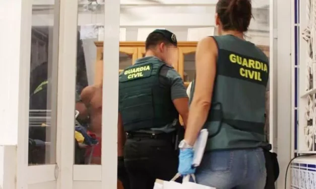 Arrestado un traficante por amenazar con una pistola a sus vecinos en una urbanización de Mazarrón