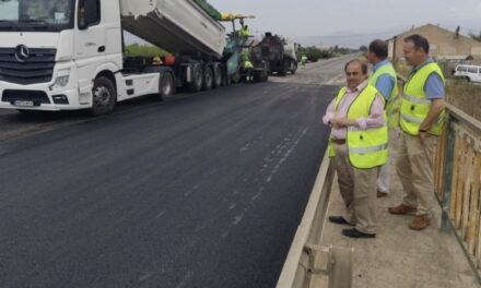 La Comunidad Autónoma mejora el firme del puente sobre el río Guadalentín, en la carretera regional que une Totana con Mazarrón