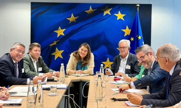 El Gobierno regional reclama en Bruselas una política pesquera que garantice el futuro de la flota del Mediterráneo