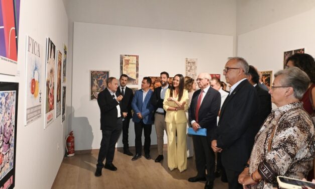 La Comunidad celebra el Día Mundial del Turismo con una exposición que recorre la evolución del turismo regional en el último siglo
