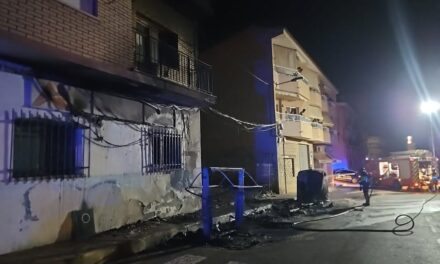 La quema de contenedores y destrucción del mobiliaria urbano es uno de los problemas mas importantes de Mazarrón
