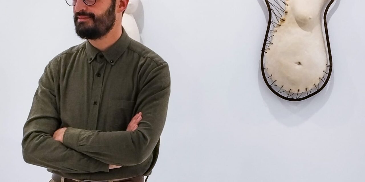 El escultor Antonio Campuzano visita La Majada durante sus fiestas