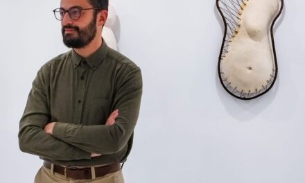 El escultor Antonio Campuzano visita La Majada durante sus fiestas