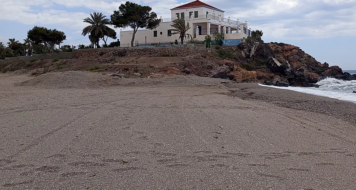 Cultura allana el camino para salvar de la pala Casa Nares de Mazarrón