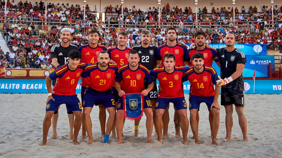 España cae ante Brasil y termina tercera en el Mundialito (5-8)