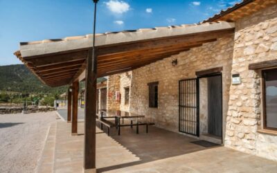 Turismo destina 828.000 euros para impulsar la mejora y subida de categoría de alojamientos turísticos de la Región